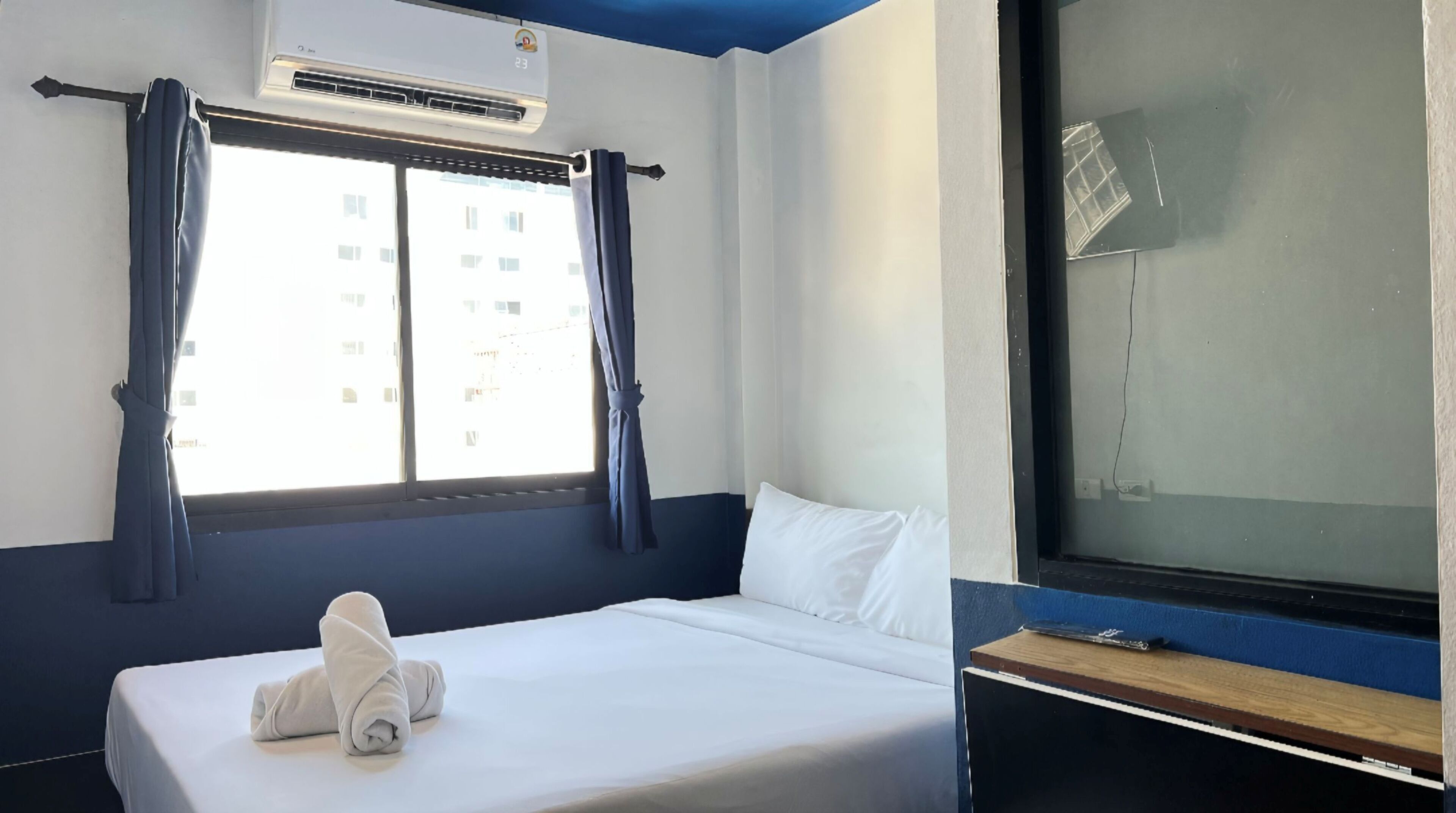 Private Double Room | Free WiFi, bed sheets