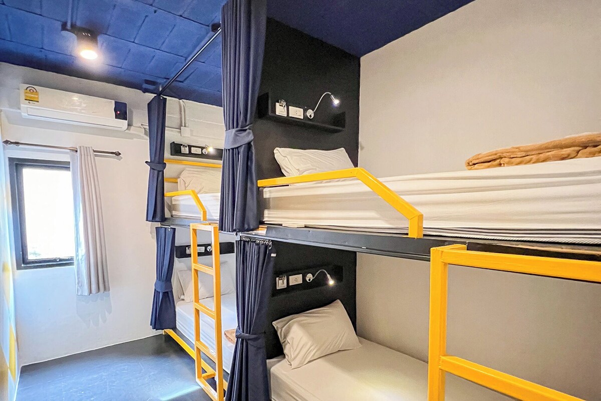 Quadruple Room with Shared Bathroom | 免費無線上網、床單