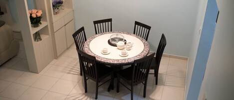 House, 4 Bedrooms | In-room dining