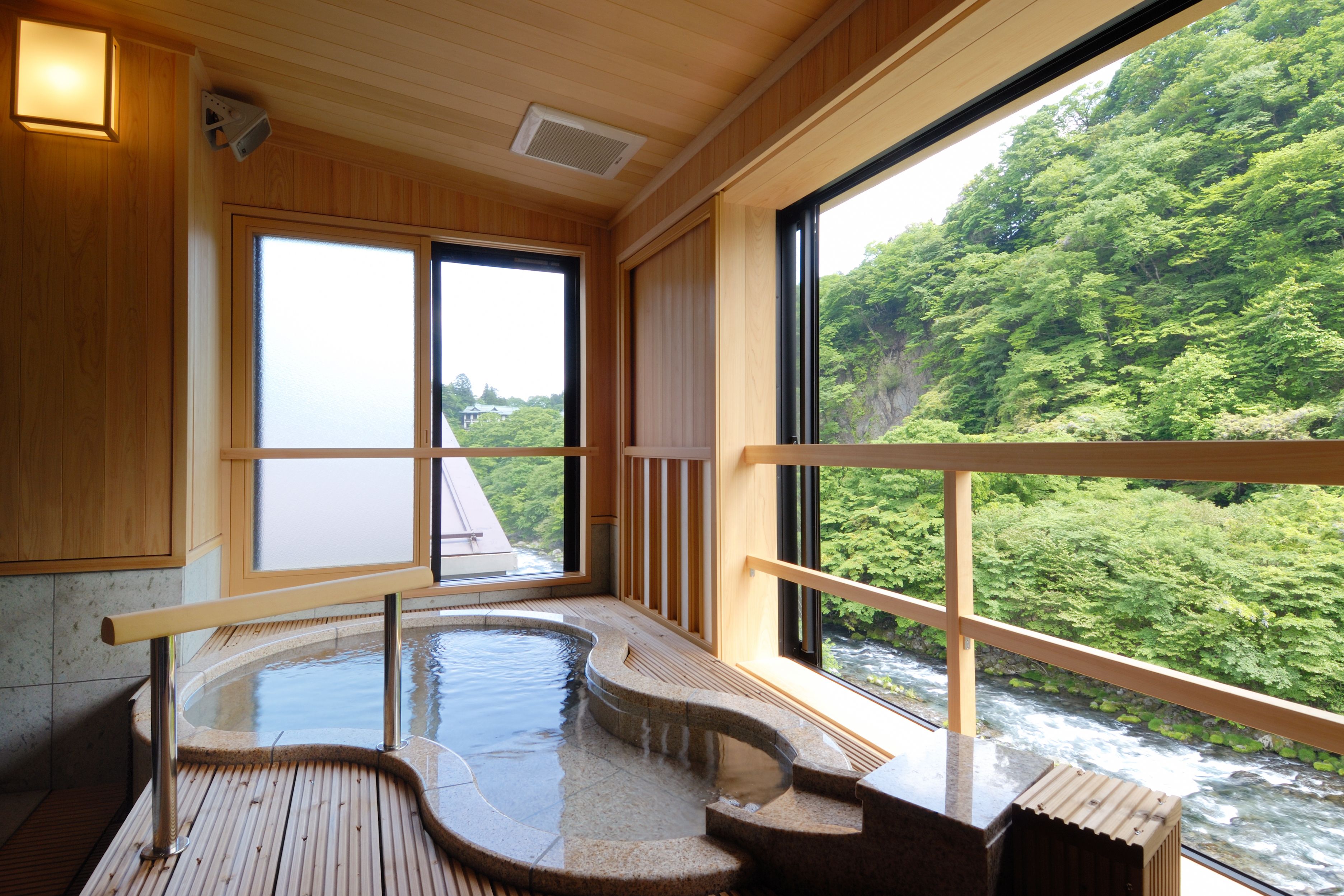 免費盥洗用品、吹風機、免治馬桶、毛巾