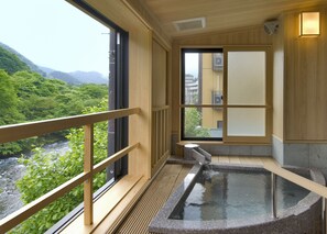 Ilmaiset hygieniatuotteet, hiustenkuivaaja