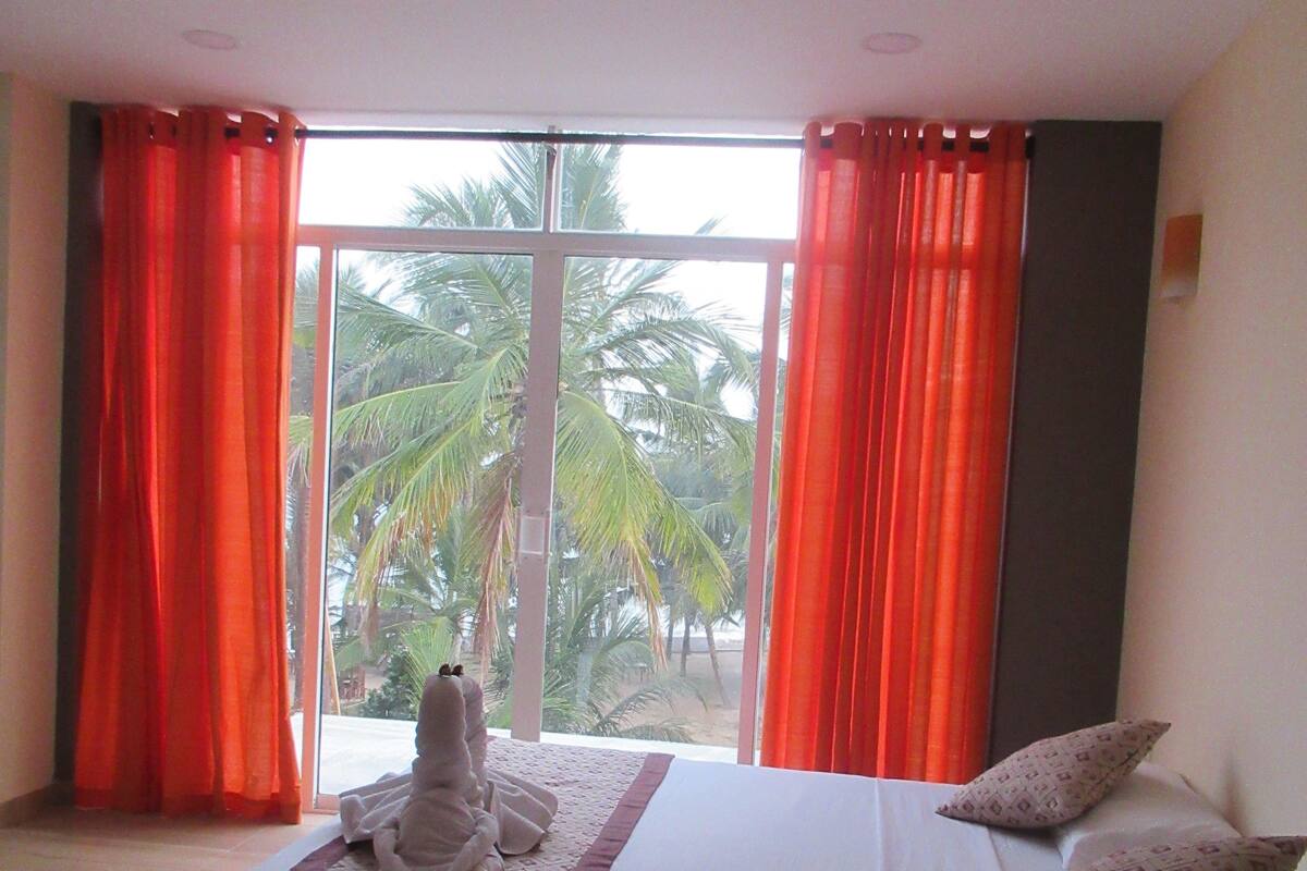 Deluxe Double Room, 1 Double Bed, Partial Ocean View, Beachfront | Minibar, desk, free WiFi, bed sheets