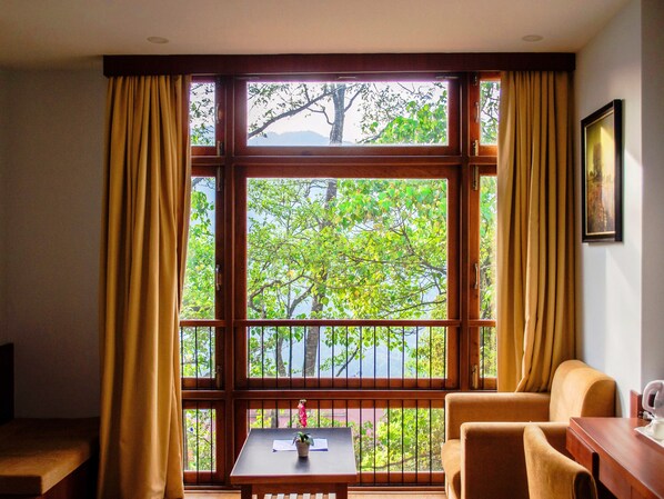 Executive Room, Mountain View | Premium bedding, down duvets, desk, soundproofing - The Golden Crest (Gangtok)