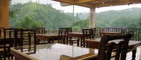 Free daily on-the-go breakfast