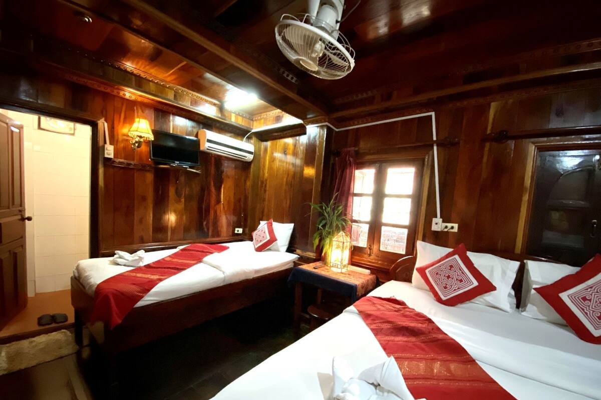 Desk, free WiFi, bed sheets