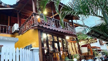 Mặt tiền nơi lưu trú