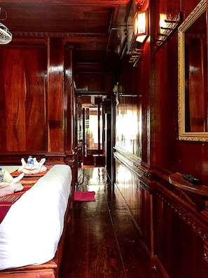 Double Room Ground Floor | Escritorio, wifi gratis y ropa de cama 