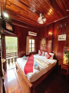 Double Room Upstair | Escritorio, wifi gratis, ropa de cama