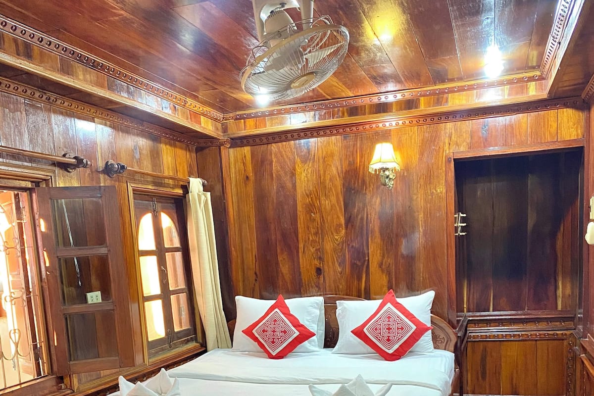 Double Room Ground Floor | Bàn, truy cập Internet không dây miễn phí, bộ trải giường