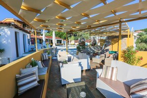 Exterior detail - Skiathos Island Suites (Skiathos)
