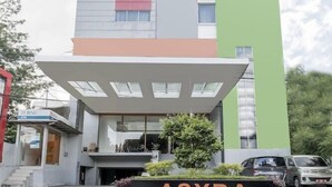 Exterior - OYO 472 Hotel Asyra (Makassar)