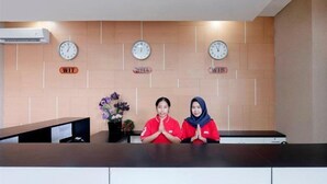 Lobby - OYO 472 Hotel Asyra (Makassar)