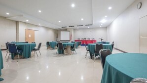 Banquet hall - OYO 472 Hotel Asyra (Makassar)