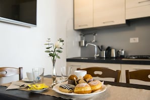 Daily local cuisine breakfast for a fee - Rome Frattina 27 (Rome)