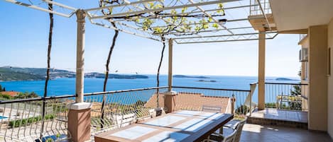 Apartment (Apartments Klis - Three-Bedroom Apart) | Terrace/patio