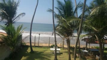 Private beach, free beach shuttle, sun loungers, beach towels