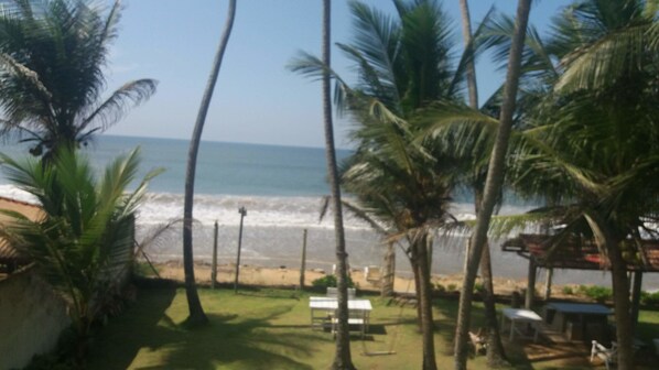 Private beach, free beach shuttle, sun-loungers, beach towels