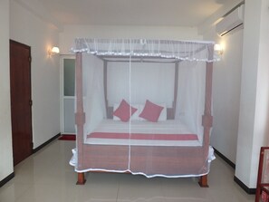 Villa | 5 bedrooms, in-room safe, desk, laptop workspace - Ocean Breeze Villa (Boossa)