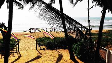 Aan het strand, 3 strandbars, surfen