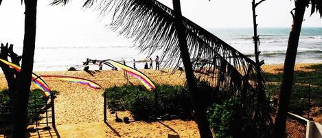Am Strand, 3 Strandbars, Surfen/Bodyboarden