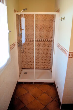 Dusche im Bad