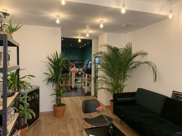 Lobby lounge