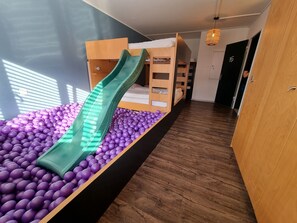 Zimmer | Bügeleisen/Bügelbrett, kostenloses WLAN, Bettwäsche