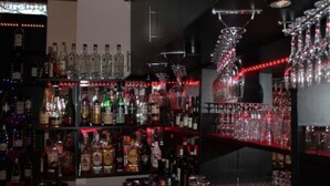 A bar area with shelves of liquor bottles and glasses. - Grand Hotel Empire Frankfurt (Frankfurt)