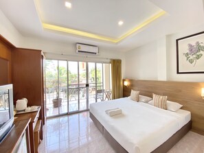 Room, 1 Bedroom, Balcony | In-room safe, desk, laptop workspace, blackout curtains - Pensiri House (Sa Khu)