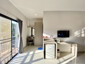 Superior-Zimmer, Balkon | Zimmersafe, Schreibtisch, laptopgeeigneter Arbeitsplatz