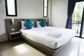 Habitación superior, balcón | Caja fuerte, escritorio, espacio para trabajar con un portátil