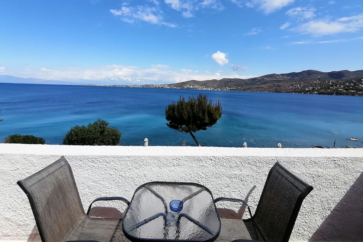 Superior Double Room, 1 Double Bed, Sea View | Living area | LED TV