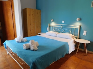 Standard Double Room | Desk, free WiFi, bed sheets
