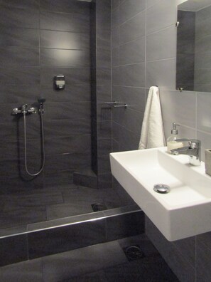 Habitación doble superior, 1 cama doble, vistas al mar | Lavabo del cuarto de baño