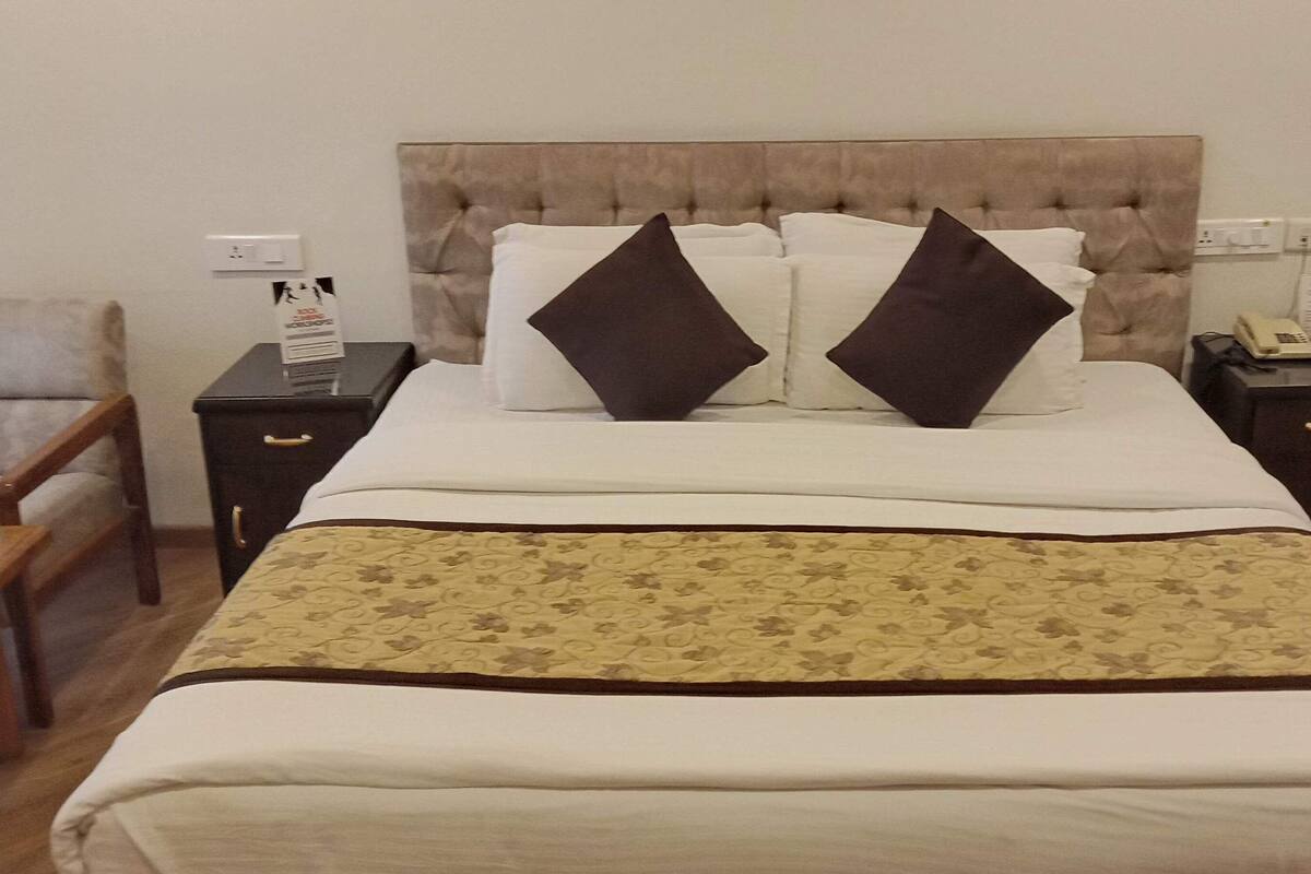 ห้องดีลักซ์ดับเบิล, เตียงใหญ่ 1 เตียง | ผ้านวมขนเป็ด, ตู้นิรภัยในห้องพัก, โต๊ะทำงาน, พื้นที่ทำงานแบบใช้แล็ปท็อป