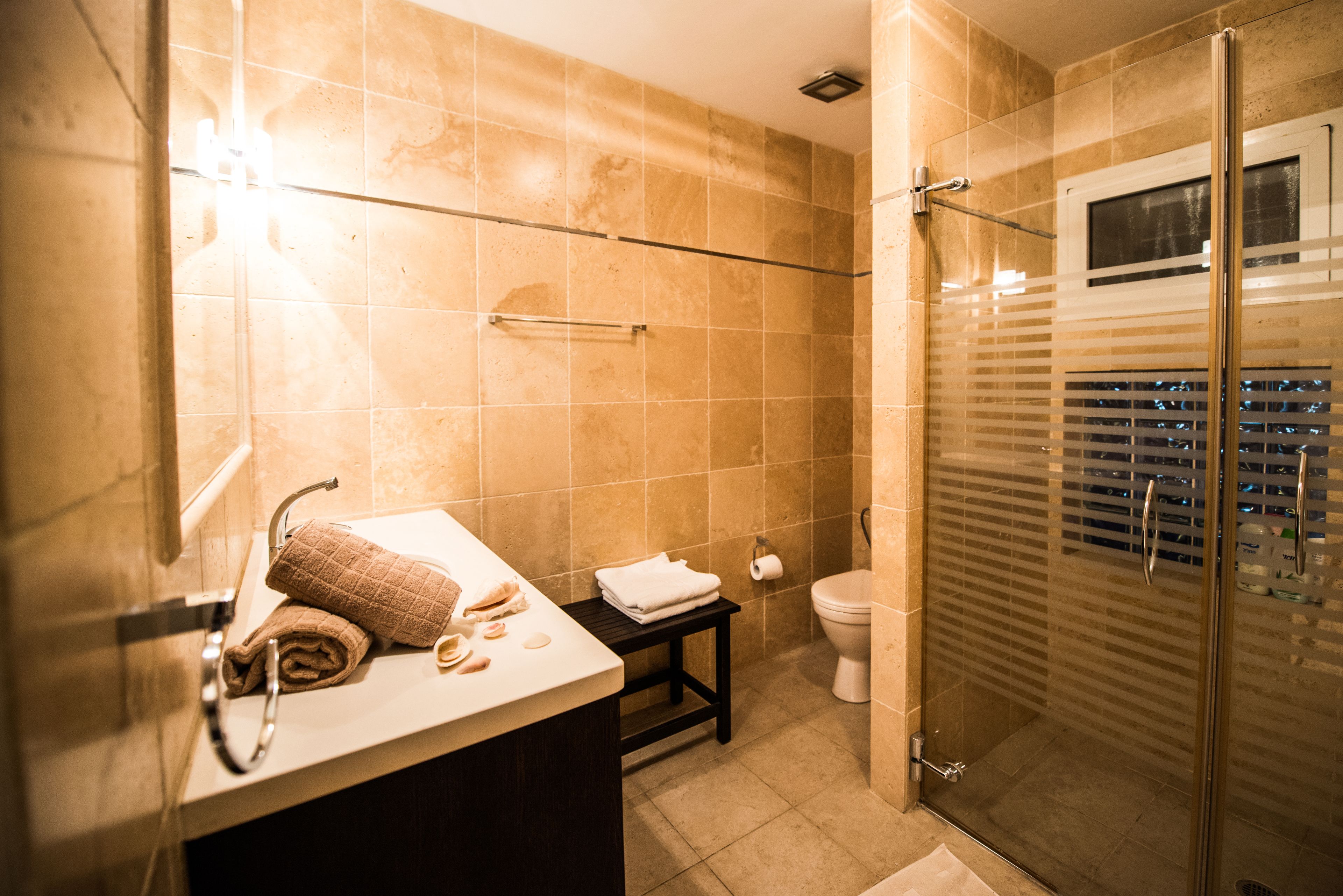 Bathtub, free toiletries, hair dryer, towels