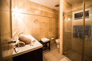 Bathtub, free toiletries, hair dryer, towels - Villa Topaz (Eilat)