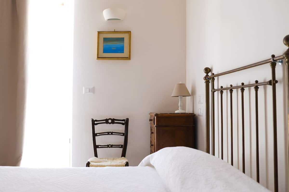 1 bedroom, blackout curtains, free WiFi, bed sheets