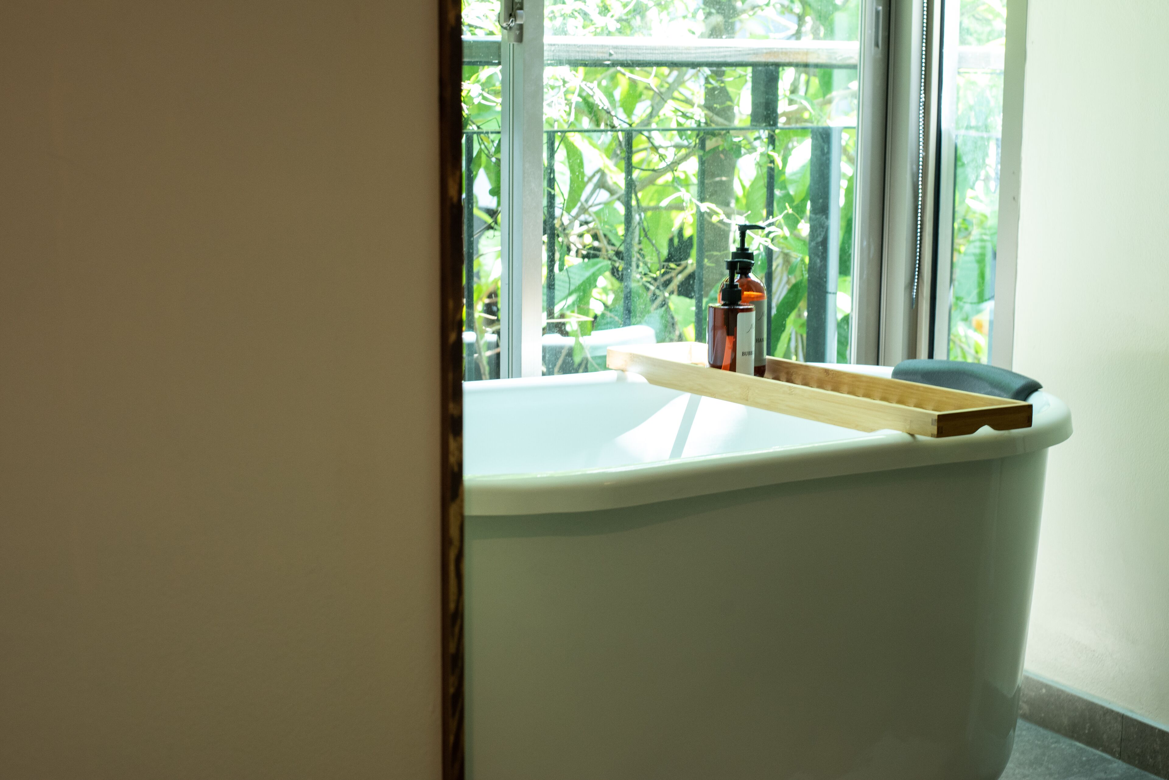 premier room, bathtub | 1 bedroom, minibar, in-room safe, individually decorated