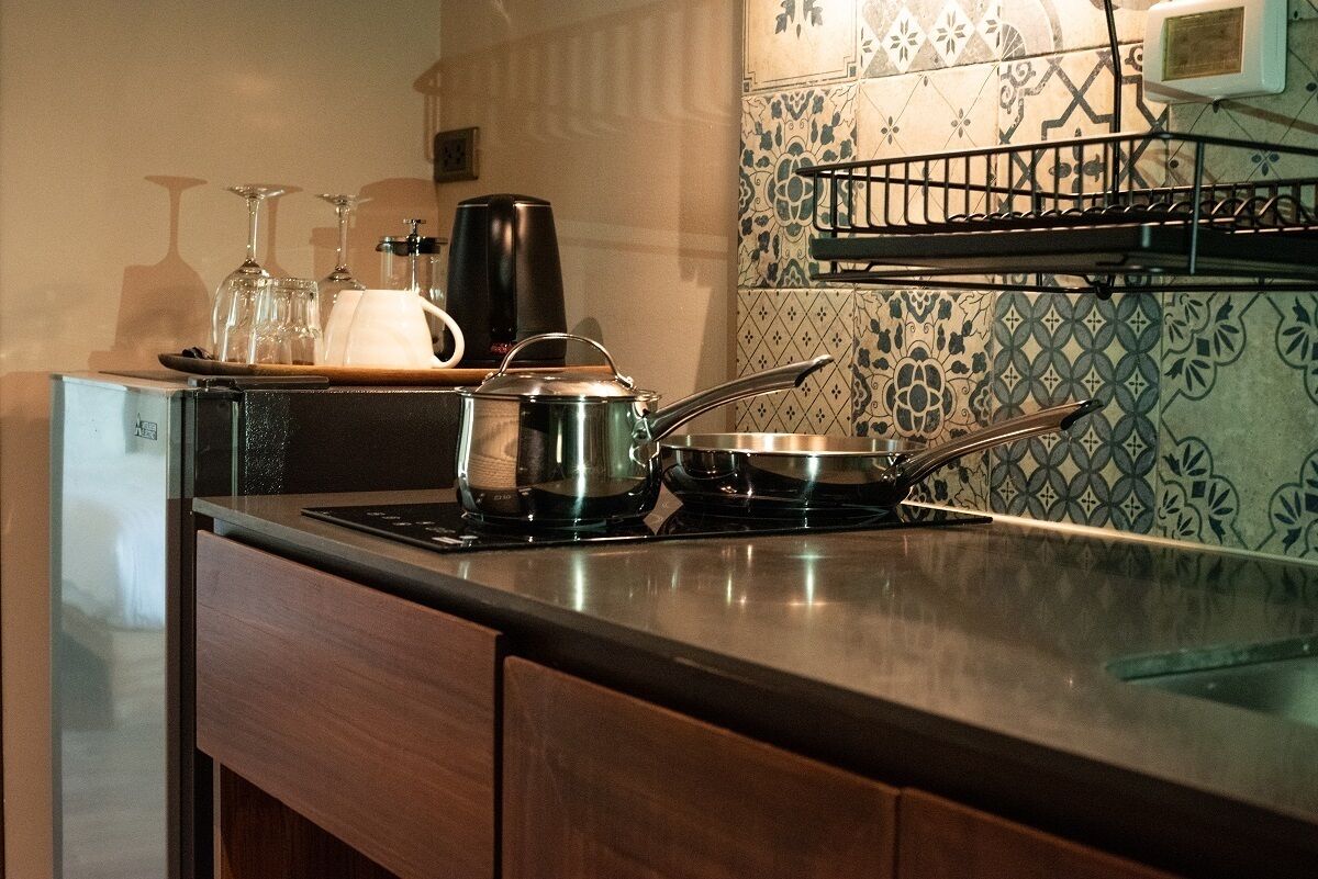 premier room, bathtub | private kitchen | fridge, microwave, stovetop, electric kettle