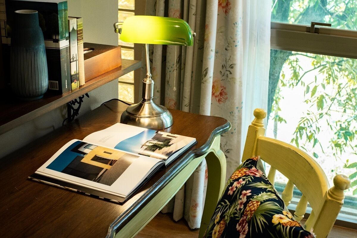 standard studio suite, 1 bedroom, non smoking, bathtub | 1 bedroom, minibar, in-room safe, individually decorated