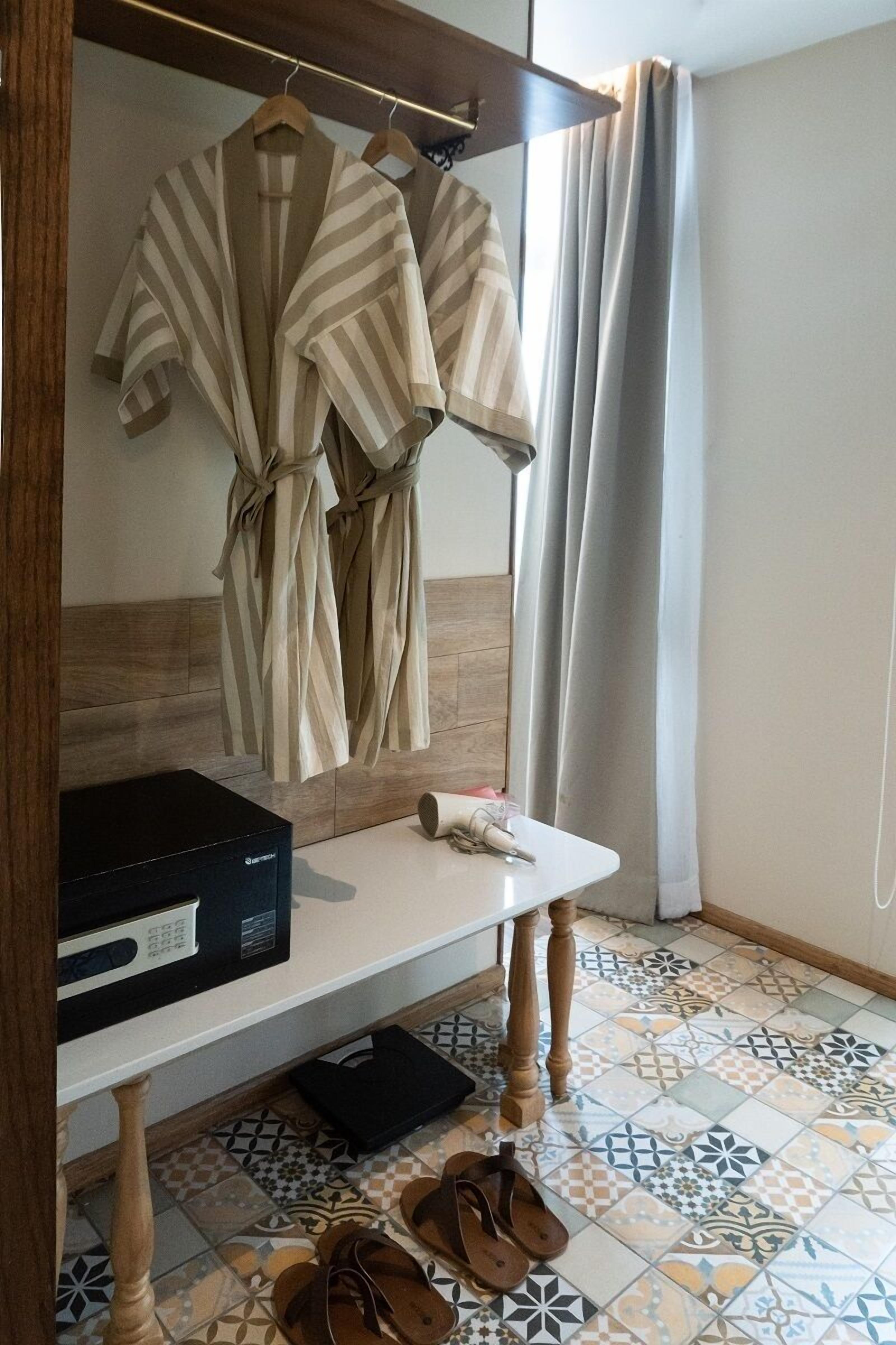 deluxe studio | 1 bedroom, minibar, in-room safe, individually decorated