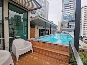 TV màn hình phẳng 40-inch có truyền hình cáp, TV