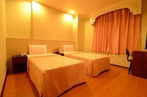 ห้องทวิน | โต๊ะทำงาน, พื้นที่ทำงานแบบใช้แล็ปท็อป, Wi-Fi ฟรี, ผ้าปูที่นอน