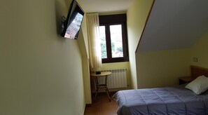 Italienske Frette-laken, sengetøy av topp kvalitet, dundyner og minibar