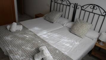 1 quarto, escrivaninha, quartos à prova de som