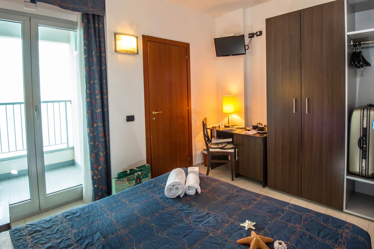 Minibar, in-room safe, blackout drapes, soundproofing