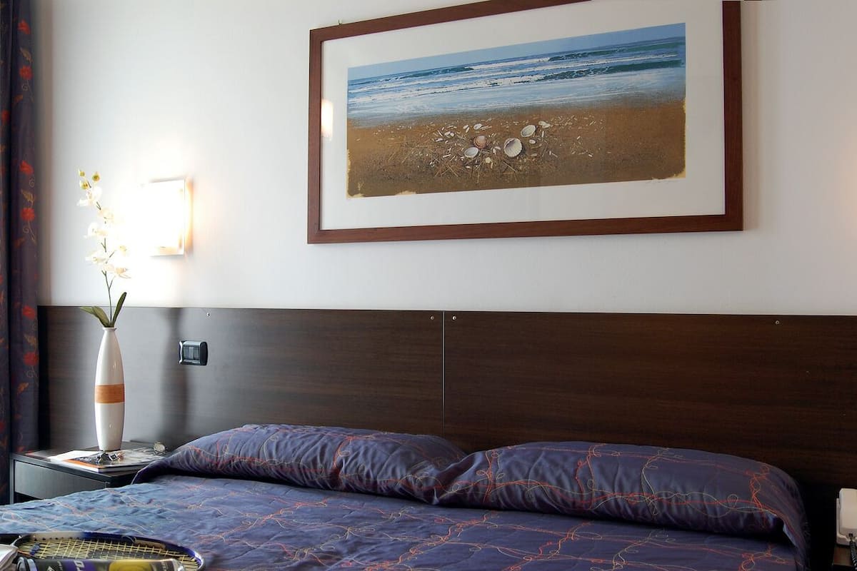 Een minibar, een kluis op de kamer, verduisterende gordijnen