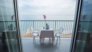 Standard-Doppelzimmer zur Einzelnutzung, Balkon, Meerblick | Blick vom Balkon