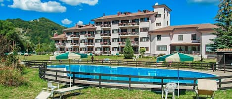 Seasonal outdoor pool